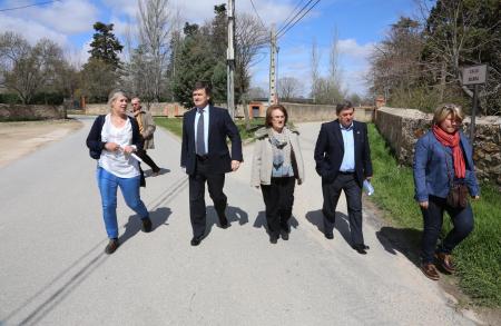 Imagen Navas de Riofrío podrá pavimentar varias calles con la Ayuda Provincial a Obras Municipales