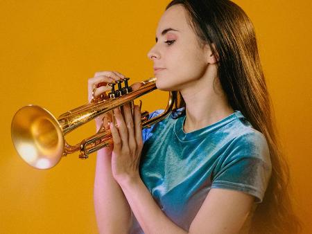 Imagen El funk, el jazz eléctrico y el neo-soul de Andrea Motis llegan al Teatro Juan Bravo en un concierto que estuvo previsto celebrar en 2020