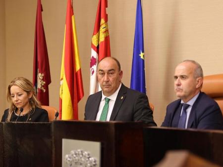Imagen El Salón de Plenos del Palacio Provincial ha acogido esta tarde el acto de apertura del Centro Asociado a la UNED en Segovia